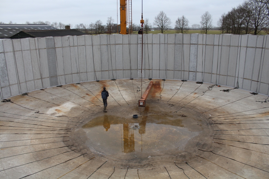 http://Project%20silo%20in%20aanbouw%20voor%20het%20regelen%20van%20opslag%20van%20meststromen.